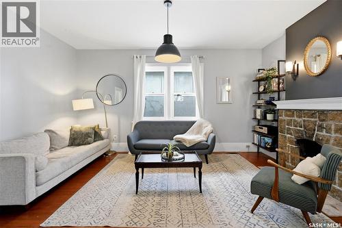 1001 Lorne Avenue, Saskatoon, SK - Indoor Photo Showing Living Room