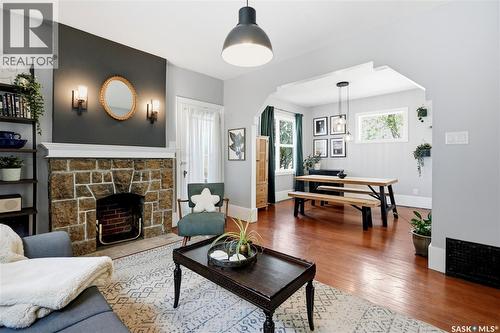 1001 Lorne Avenue, Saskatoon, SK - Indoor Photo Showing Living Room With Fireplace