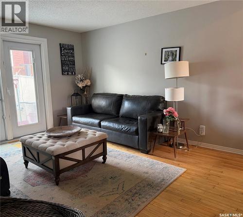 49 331 Pendygrasse Road, Saskatoon, SK - Indoor Photo Showing Living Room