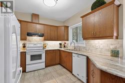 Spacious kitchen - 