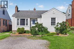 2406 BYNG Windsor, ON N8W 3E8