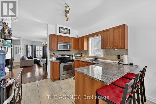 21 Silver Trail, Barrie, ON - Indoor Photo Showing Kitchen