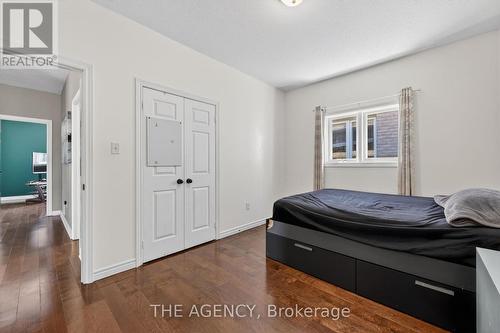 21 Silver Trail, Barrie, ON - Indoor Photo Showing Bedroom