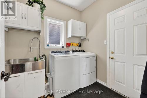 21 Silver Trail, Barrie, ON - Indoor Photo Showing Laundry Room