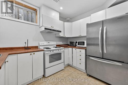 21 Silver Trail, Barrie, ON - Indoor Photo Showing Kitchen