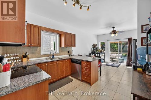 21 Silver Trail, Barrie, ON - Indoor Photo Showing Kitchen