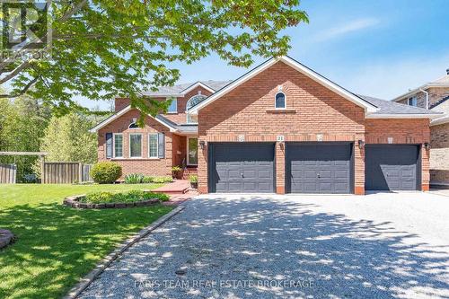 11 BERRY COURT  Barrie, ON L4N 0J6