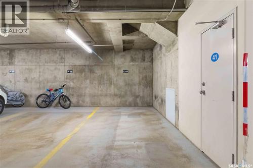 112 619 Saskatchewan Crescent W, Saskatoon, SK - Indoor Photo Showing Garage