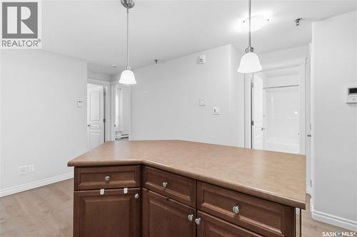 112 619 Saskatchewan Crescent W, Saskatoon, SK - Indoor Photo Showing Kitchen