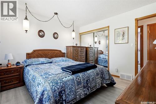 3355 Fairlight Drive, Saskatoon, SK - Indoor Photo Showing Bedroom