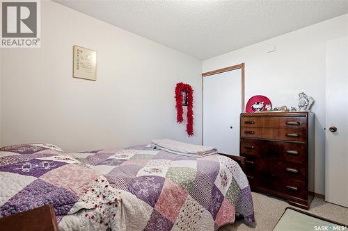 3355 Fairlight Drive, Saskatoon, SK - Indoor Photo Showing Bedroom