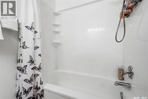 6427 Rochdale Boulevard, Regina, SK - Indoor Photo Showing Bathroom