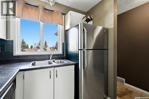 6427 Rochdale Boulevard, Regina, SK - Indoor Photo Showing Kitchen With Double Sink