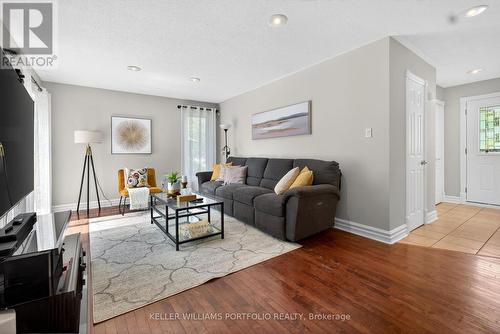 38 Laurelcrest Street, Brampton, ON - Indoor Photo Showing Living Room