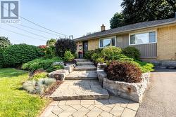 2176 FLORIAN ROAD  Mississauga, ON L5A 2M4