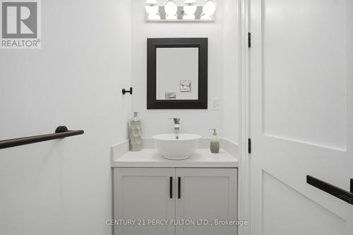 195 Danforth Road, Toronto, ON -  Photo Showing Bathroom