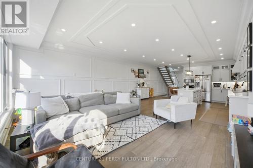 195 Danforth Road, Toronto, ON - Indoor Photo Showing Living Room
