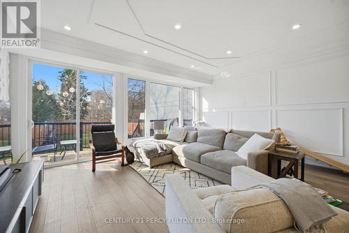 195 Danforth Road, Toronto, ON - Indoor Photo Showing Living Room