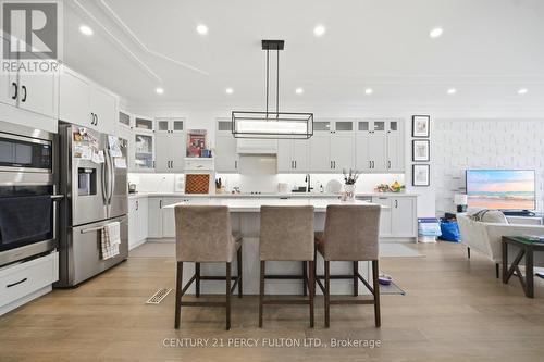 195 Danforth Road, Toronto, ON - Indoor Photo Showing Kitchen With Upgraded Kitchen