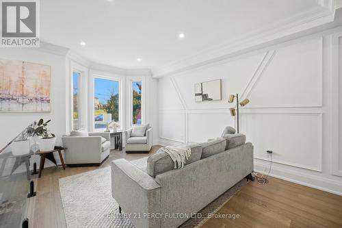 195 Danforth Road, Toronto, ON - Indoor Photo Showing Living Room