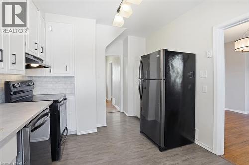 43 Cameron Avenue N, Hamilton, ON - Indoor Photo Showing Kitchen