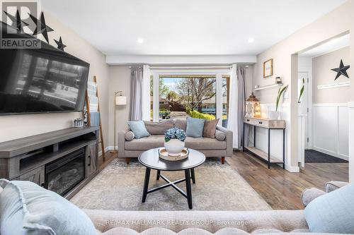 2041 Kingsley Road, Ottawa, ON - Indoor Photo Showing Living Room With Fireplace