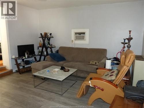1434 Tecumseh Boulevard, Windsor, ON - Indoor Photo Showing Living Room