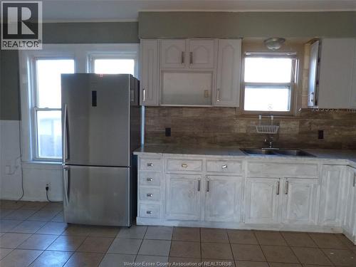 1434 Tecumseh Boulevard, Windsor, ON - Indoor Photo Showing Kitchen With Double Sink