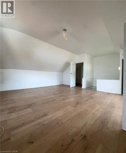 10 Fairleigh Avenue N, Hamilton, ON - Indoor Photo Showing Other Room