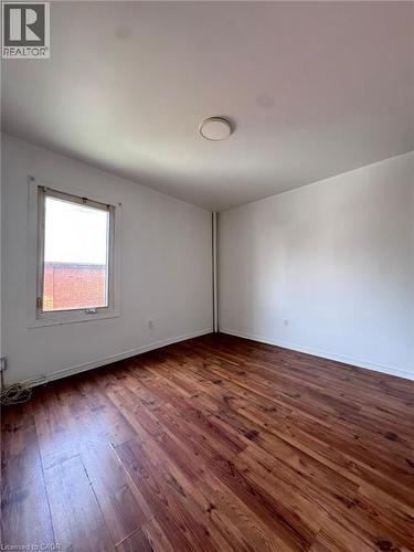 10 Fairleigh Avenue N, Hamilton, ON - Indoor Photo Showing Other Room