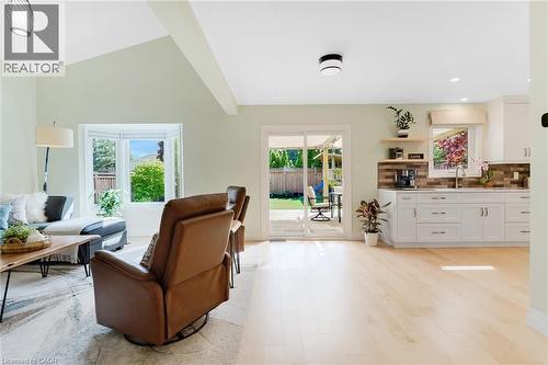 42 Handorf Drive, Cambridge, ON - Indoor Photo Showing Living Room