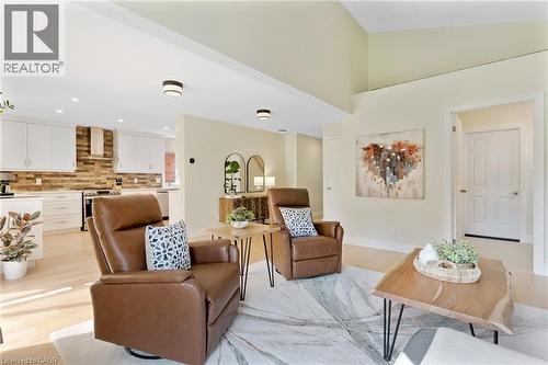 42 Handorf Drive, Cambridge, ON - Indoor Photo Showing Living Room