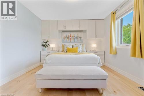 42 Handorf Drive, Cambridge, ON - Indoor Photo Showing Bedroom