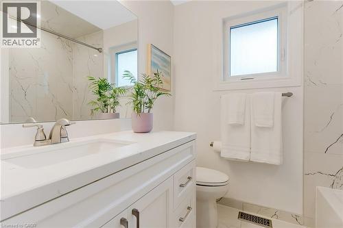 42 Handorf Drive, Cambridge, ON - Indoor Photo Showing Bathroom