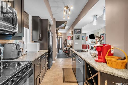727 6Th Avenue N, Saskatoon, SK - Indoor Photo Showing Kitchen With Upgraded Kitchen