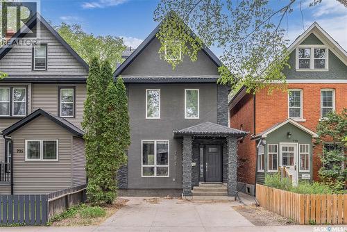 727 6Th Avenue N, Saskatoon, SK - Outdoor With Facade