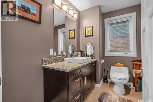 727 6Th Avenue N, Saskatoon, SK - Indoor Photo Showing Bathroom