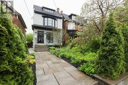 204 BEATRICE STREET Toronto, ON M6G 3G1