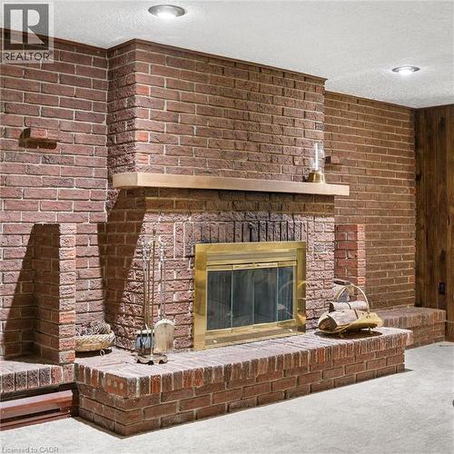 105 Silverspring Crescent, Kitchener, ON - Indoor Photo Showing Living Room With Fireplace