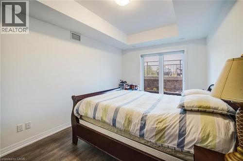 Room featuring wood-finish flooring, white baseboards, and neutral wall paint - 2635 William Jackson Drive Unit# 705, Pickering, ON - Indoor Photo Showing Bedroom