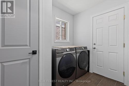3293 Casson Way, London South (South W), ON - Indoor Photo Showing Laundry Room