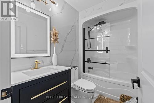 3293 Casson Way, London South (South W), ON - Indoor Photo Showing Bathroom