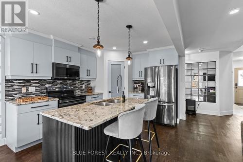 3293 Casson Way, London South (South W), ON - Indoor Photo Showing Kitchen With Double Sink With Upgraded Kitchen