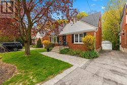19 WALKER ROAD  Toronto, ON M2N 2K2
