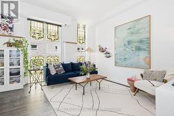 205 - 701 DOVERCOURT ROAD Toronto, ON M6H 0A1