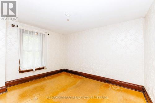 208 Hellems Avenue, Welland (Welland Downtown), ON - Indoor Photo Showing Other Room
