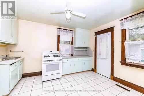 208 Hellems Avenue, Welland (Welland Downtown), ON - Indoor Photo Showing Kitchen