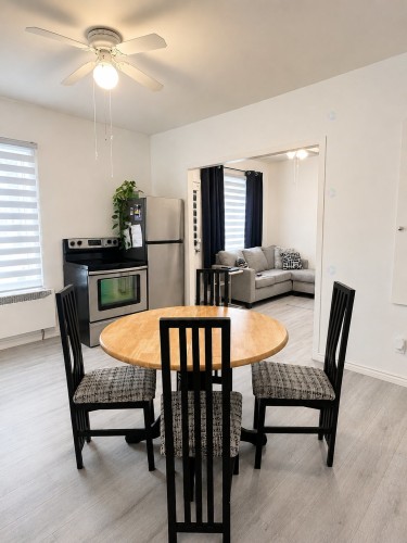 Kitchen - 700 11E Avenue, Shawinigan, QC - Indoor Photo Showing Dining Room