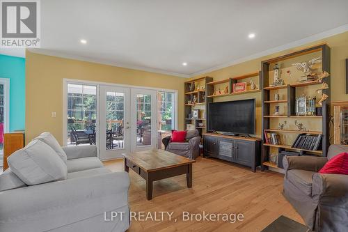 972 Aberdeen Road, Champlain, ON - Indoor Photo Showing Living Room