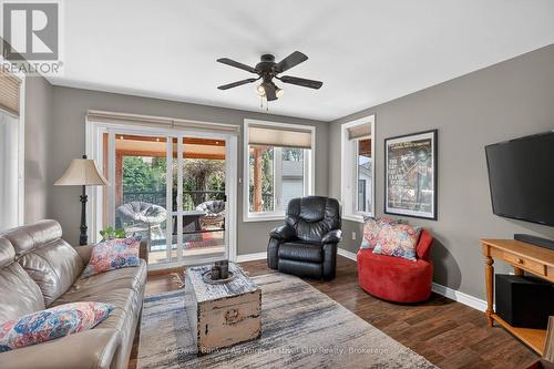 145 Suncoast Drive W, Goderich (Goderich (Town)), ON - Indoor Photo Showing Living Room